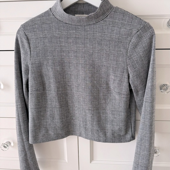 ANTISTAR CLASSIC CROP TOP, SIZE M (FITS LIKE A SMALL) STELLAR WITH WHITE JEANS - Picture 1 of 8